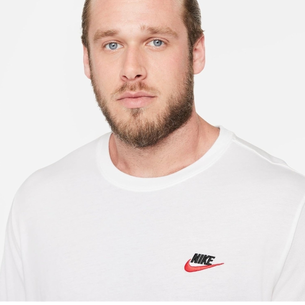 Nike White and Red Short Sleeve Tee